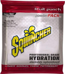 Sqwincher - 47.66 oz Pack Fruit Punch Activity Drink - Powdered, Yields 5 Gal - A1 Tooling