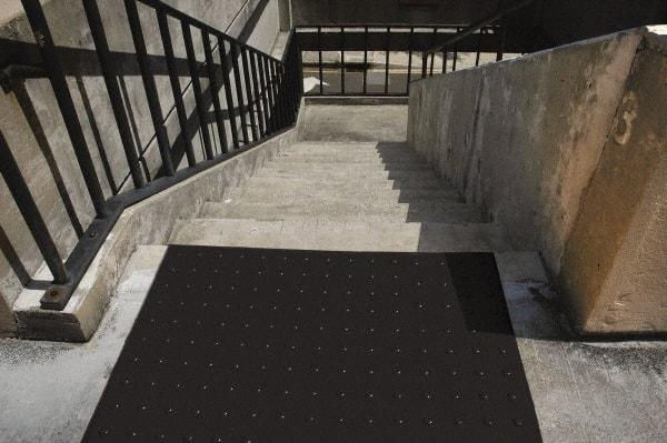 UltraTech - 5 Ft. Long x 2 Ft. Wide, Urethane Surface, Molded Bubble Entrance Matting - Outdoor, Heavy Traffic, Urethane, Black - A1 Tooling