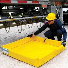 UltraTech - 75 Gal 18 oz PVC Containment Berm, Mini-Foam Wall - 1/2' High x 6' Wide x 4" Long - A1 Tooling