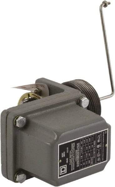 Square D - 4 NEMA Rated, DPST, Float Switch Pressure and Level Switch - 575 VAC, Line-Load-Load-Line Terminal - A1 Tooling