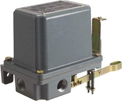 Square D - 7 and 9 NEMA Rated, DPST-DB, Float Switch Pressure and Level Switch - 575 VAC, Line-Load-Load-Line Terminal - A1 Tooling