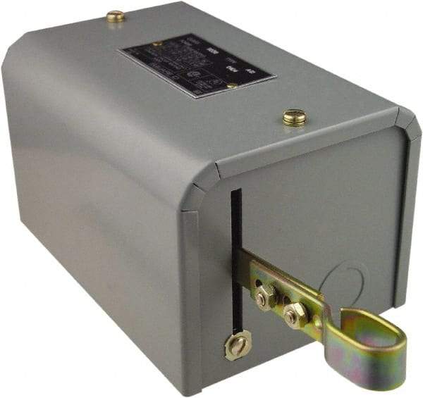 Square D - 1 NEMA Rated, DPST-DB, Float Switch Pressure and Level Switch - 575 VAC, Line-Load-Load-Line Terminal - A1 Tooling