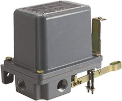 Square D - 4 NEMA Rated, DPST-DB, Float Switch Pressure and Level Switch - Line-Load-Load-Line Terminal - A1 Tooling