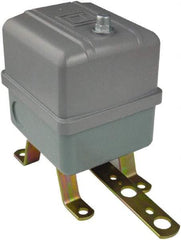 Square D - 1 NEMA Rated, DPST, Float Switch Pressure and Level Switch - 575 VAC, Line-Load-Load-Line Terminal - A1 Tooling