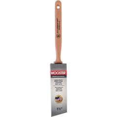 Wooster Brush - 1-1/2" Angled Synthetic Sash Brush - 2-7/16" Bristle Length, 7-7/8" Poly Foam Fluted Handle - A1 Tooling