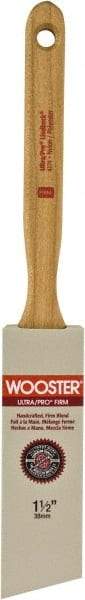 Wooster Brush - 1-1/2" Angled Nylon/Polyester Sash Brush - 2-7/16" Bristle Length, 7.88" Maple Fluted Handle - A1 Tooling