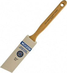 Wooster Brush - 1-1/2" Angled Hog Sash Brush - 2-7/16" Bristle Length, 7-7/8" Maple Fluted Handle - A1 Tooling